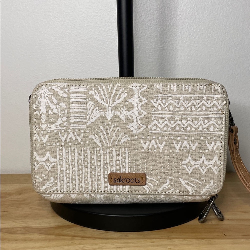 Sakroots Tan and White Patterned Wristlet